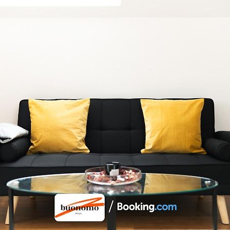 Two Bedroom Apartment At Buonomo Stays Short Lets & Serviced Accommodation London Exterior foto