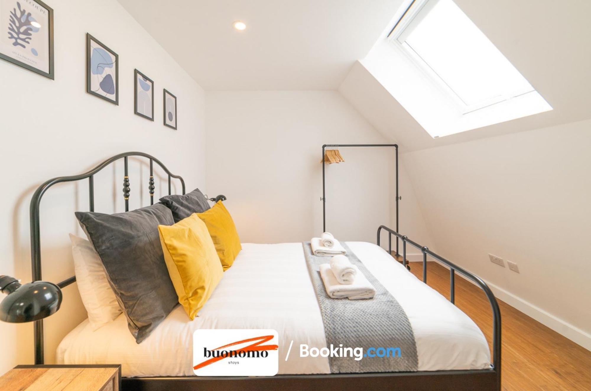 Two Bedroom Apartment At Buonomo Stays Short Lets & Serviced Accommodation London Exterior foto