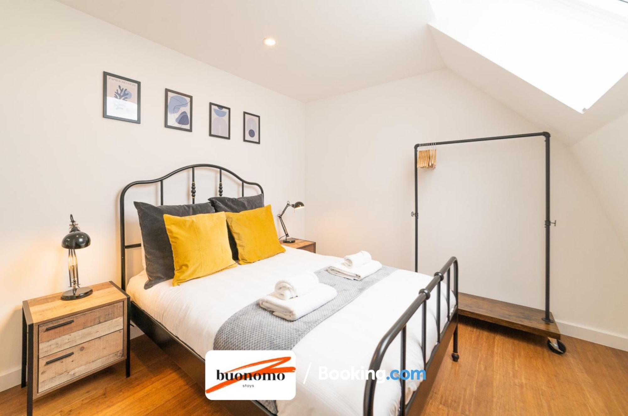 Two Bedroom Apartment At Buonomo Stays Short Lets & Serviced Accommodation London Exterior foto