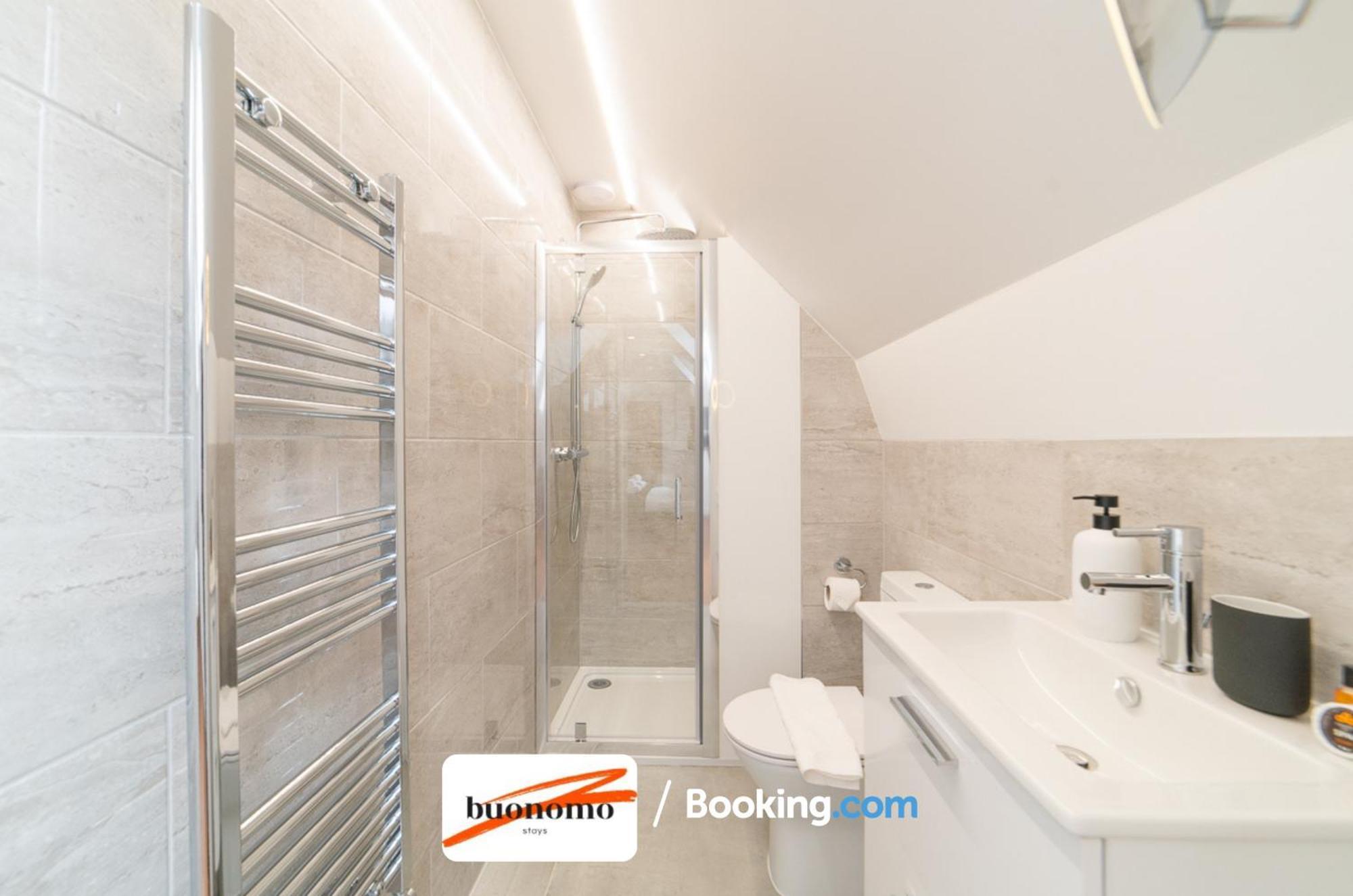 Two Bedroom Apartment At Buonomo Stays Short Lets & Serviced Accommodation London Exterior foto