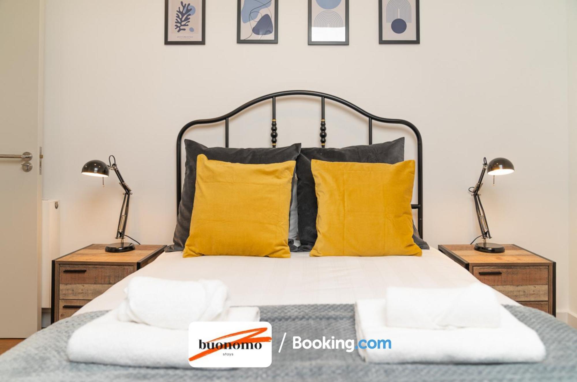 Two Bedroom Apartment At Buonomo Stays Short Lets & Serviced Accommodation London Exterior foto