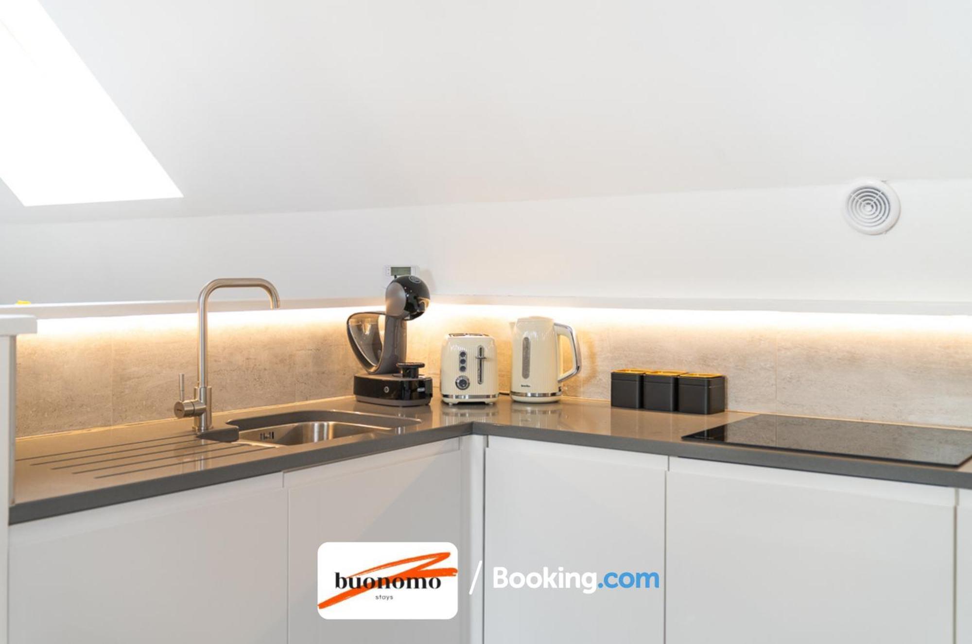 Two Bedroom Apartment At Buonomo Stays Short Lets & Serviced Accommodation London Exterior foto