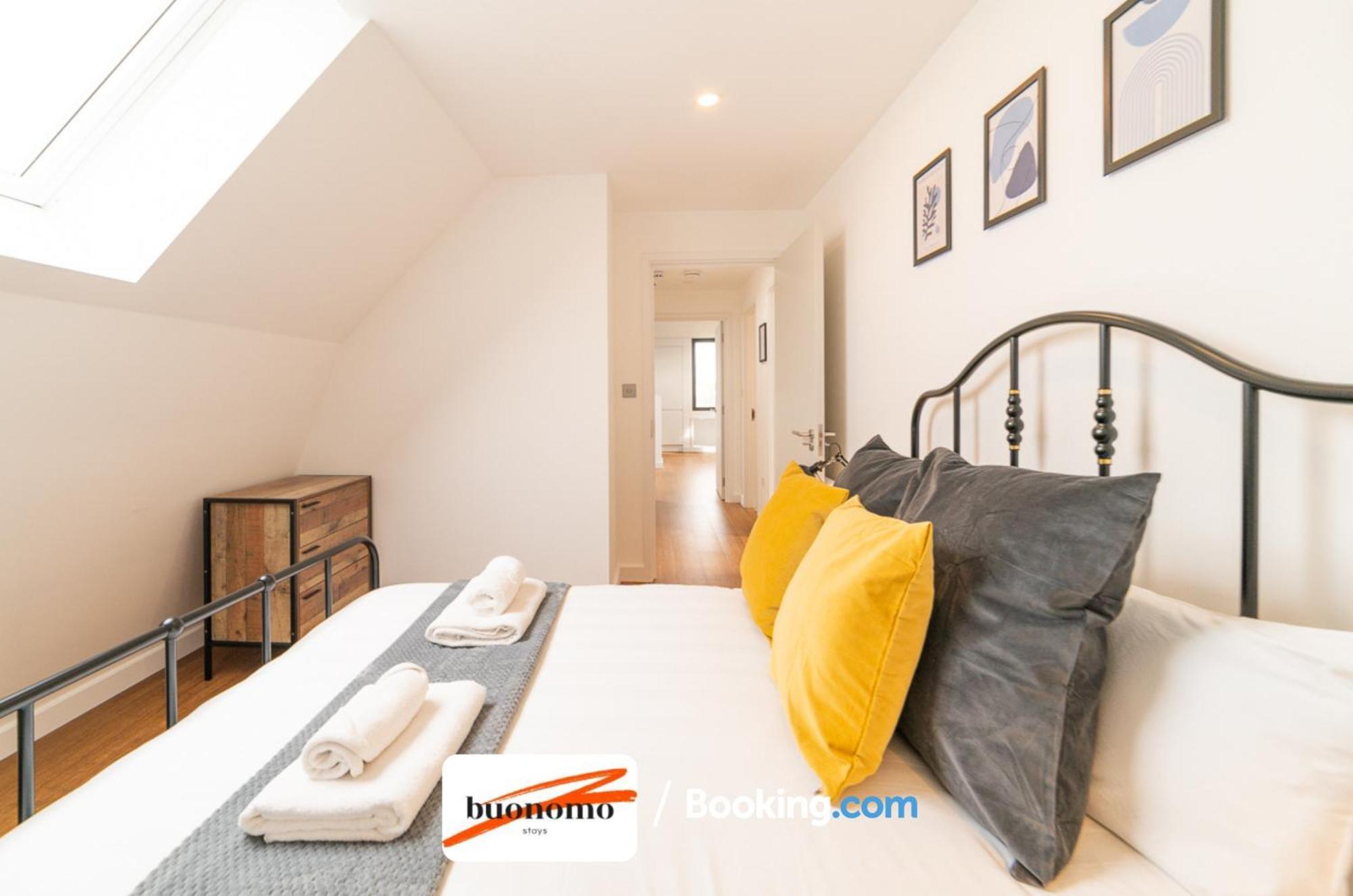 Two Bedroom Apartment At Buonomo Stays Short Lets & Serviced Accommodation London Exterior foto