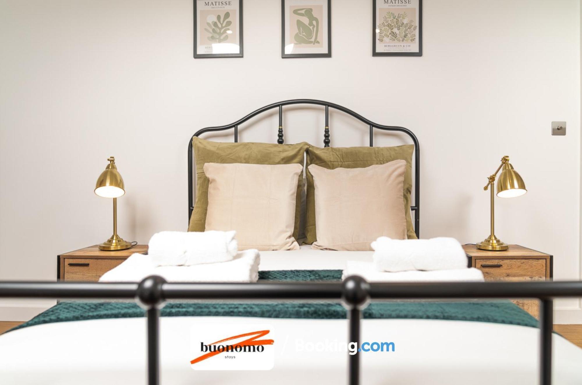 Two Bedroom Apartment At Buonomo Stays Short Lets & Serviced Accommodation London Exterior foto
