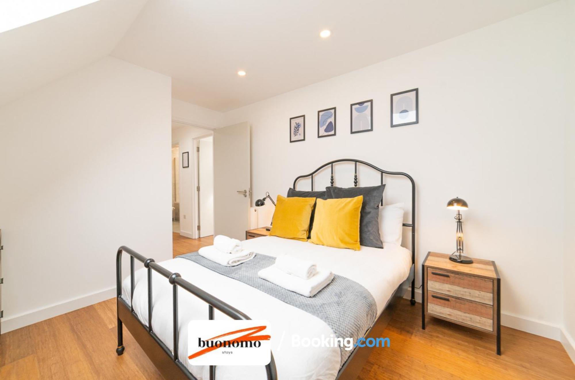 Two Bedroom Apartment At Buonomo Stays Short Lets & Serviced Accommodation London Exterior foto